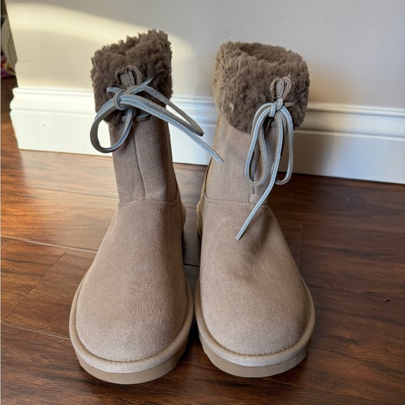 NWOT UGG Sarissa Dune Shearling Lined Short Suede Tan Boots-Size 7 - Picture 2 of 11